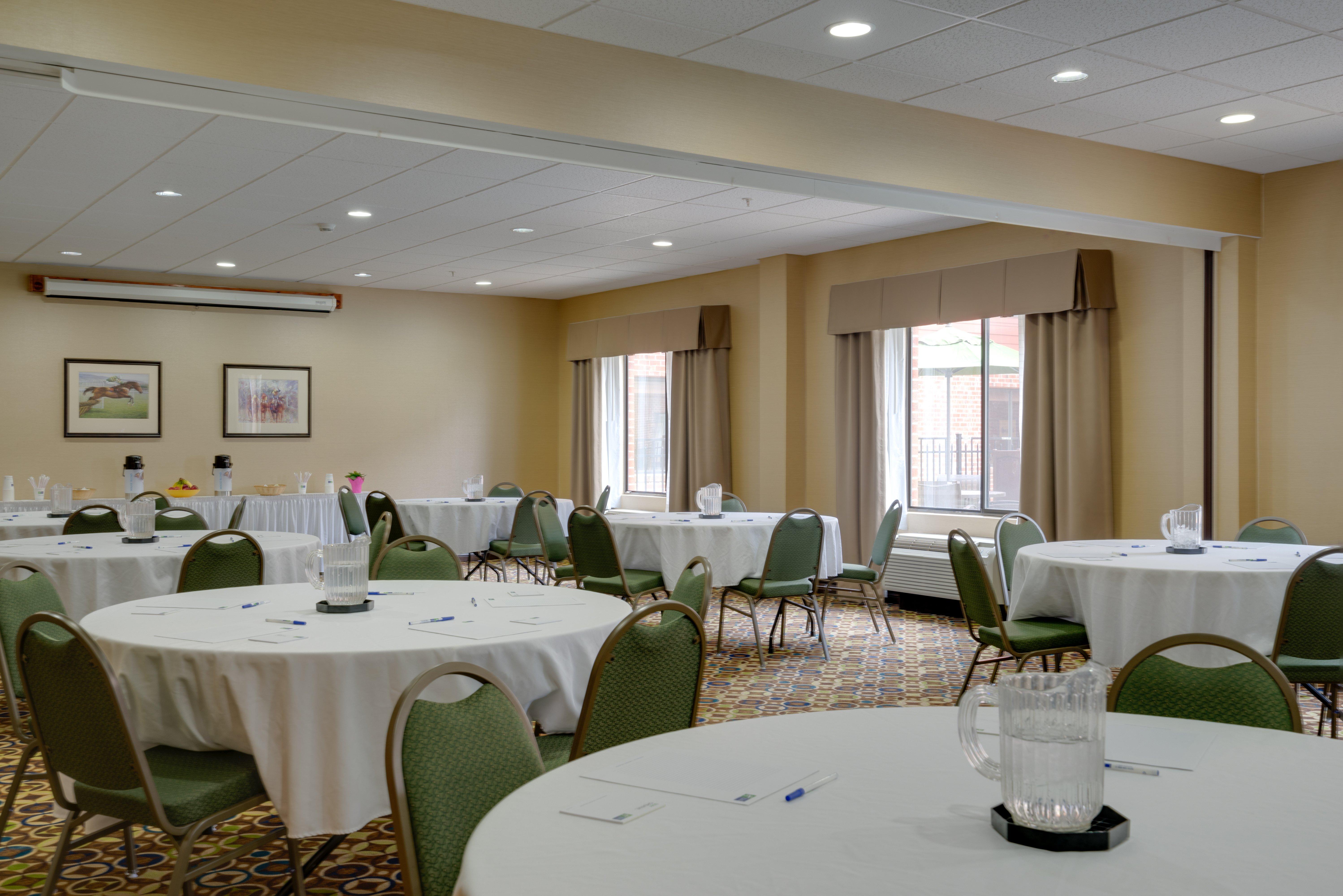 Holiday Inn Express Charles Town By Ihg Shenandoah Junction Exterior photo