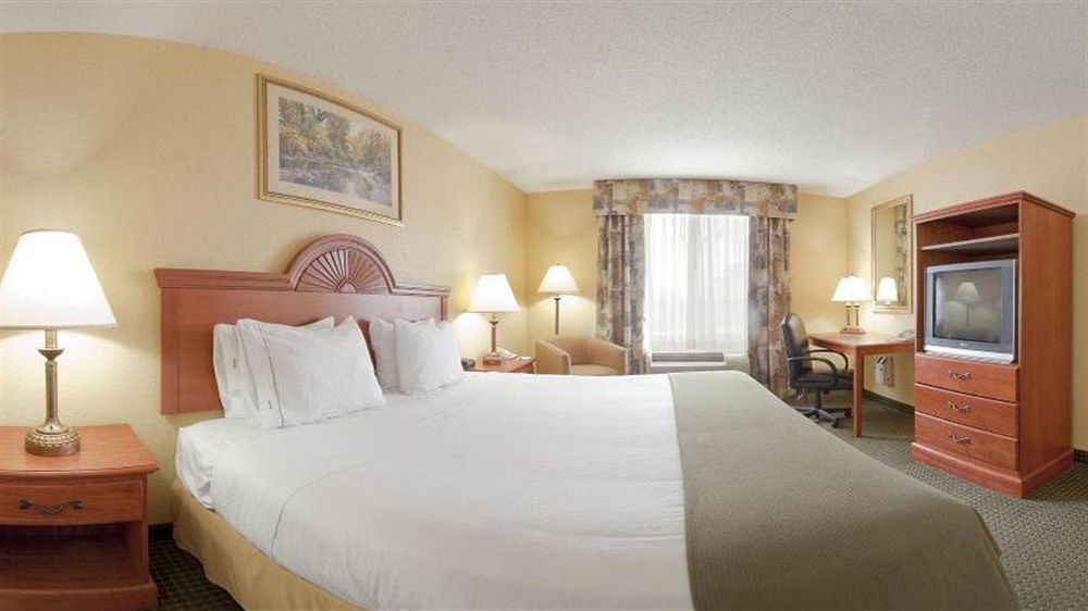 Holiday Inn Express Charles Town By Ihg Shenandoah Junction Exterior photo